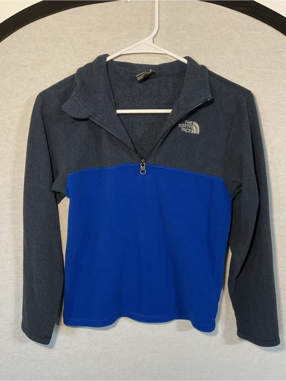 The North Face Two-Tone Blue and Charcoal Quarter-Zip Fleece Pullover Size M